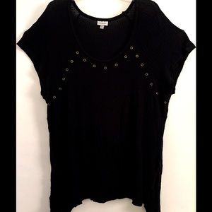 AVENUE mesh like, soft, great condition, 1/4 sleeve top.